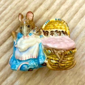 Beswick England Beatrix Potter Hunca Munca figurine, F. Warne and co.